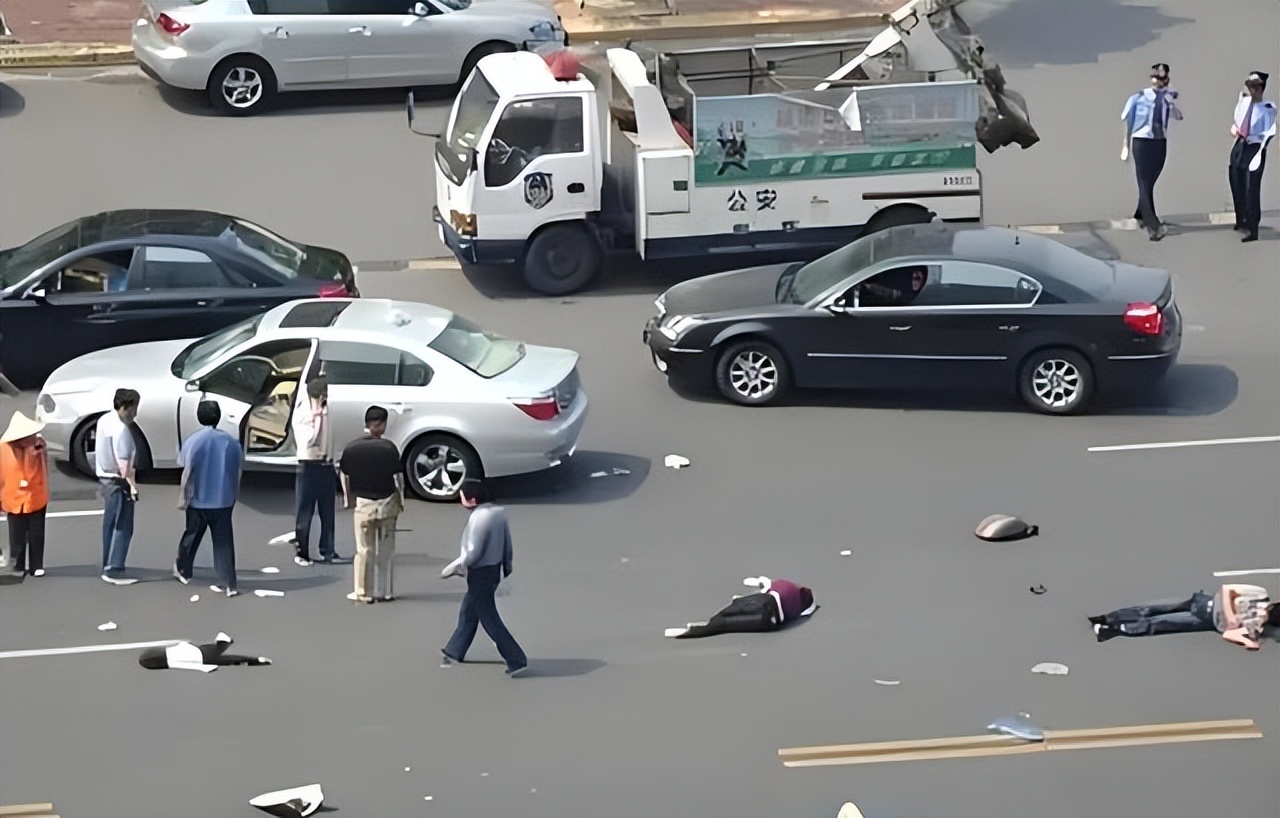 2023年,大连宝马撞人案刘东被判处死刑,临刑前浑身颤抖泪流满面