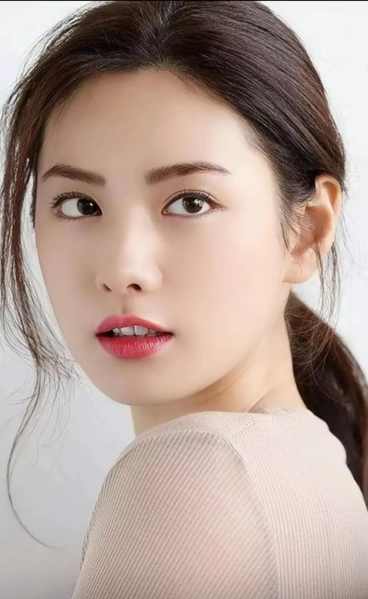 林珍娜:颜值与实力并存的全球女神,影视歌三栖璀璨绽放林珍娜,这位