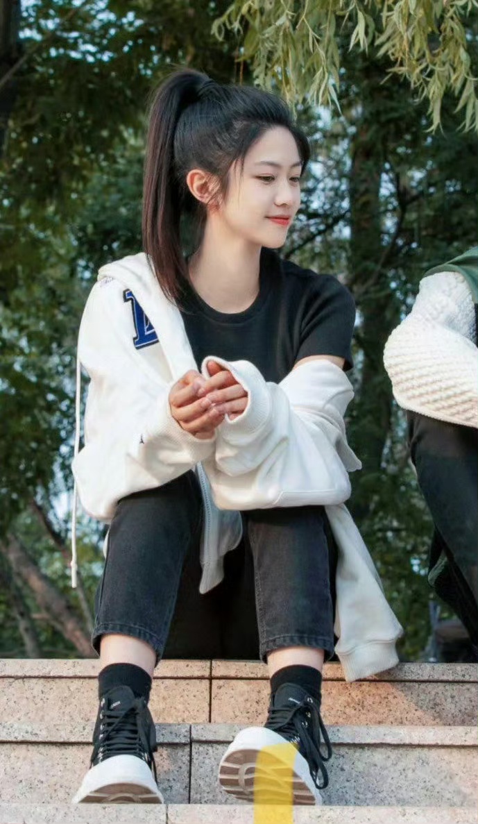 太喜欢向涵之的高马尾造型了,这要是在校园不得迷倒一群小男生