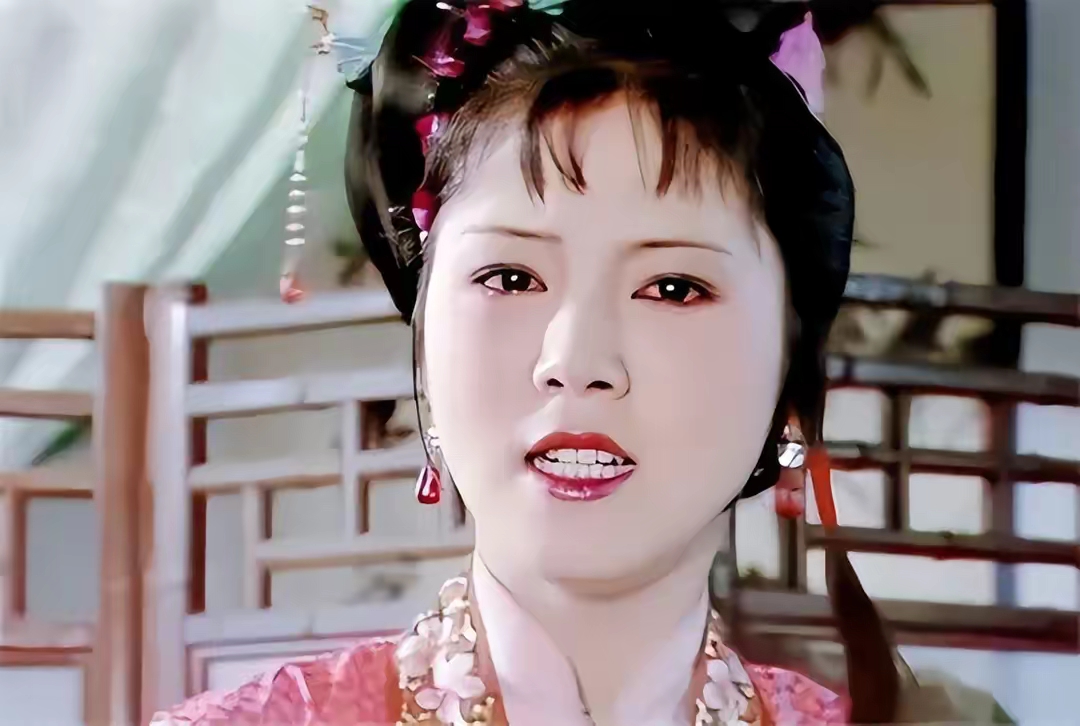 欧阳奋强对饰演袭人的袁枚评价像是仙女一样,说和她对戏时是真心动.