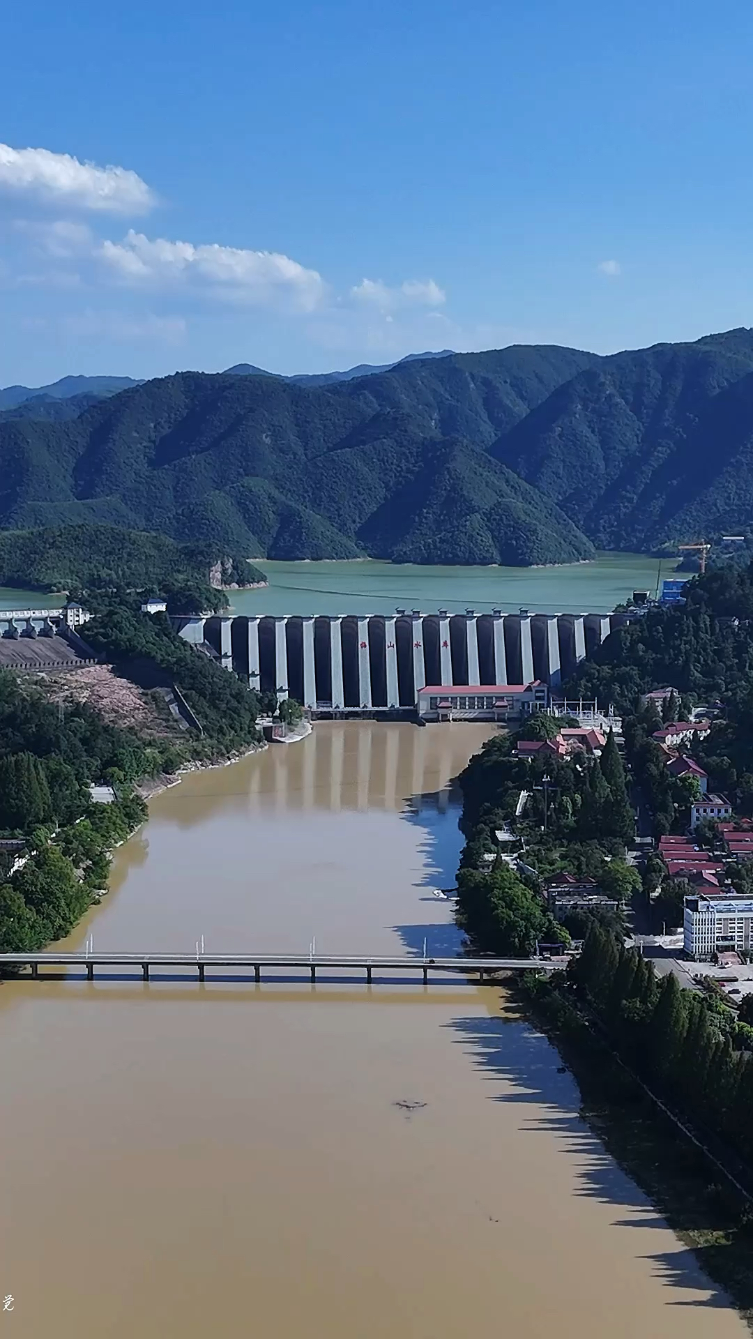 梅山水库位于安徽金寨县,是由我国自行设计和施一座大型水利工程