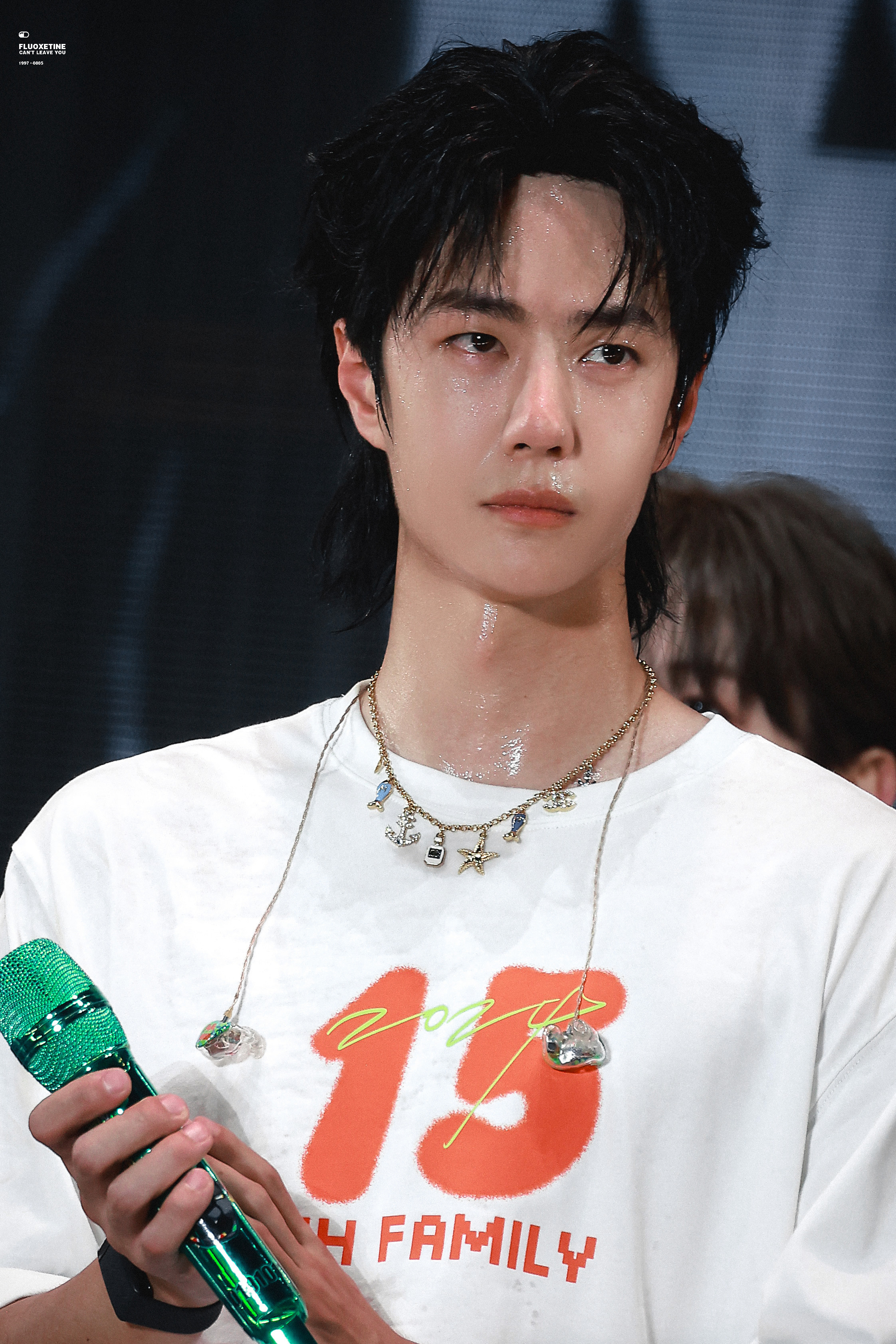 电影《人·鱼》是不是要动了,今晚王一博的项链,歌曲和公式照都有鱼