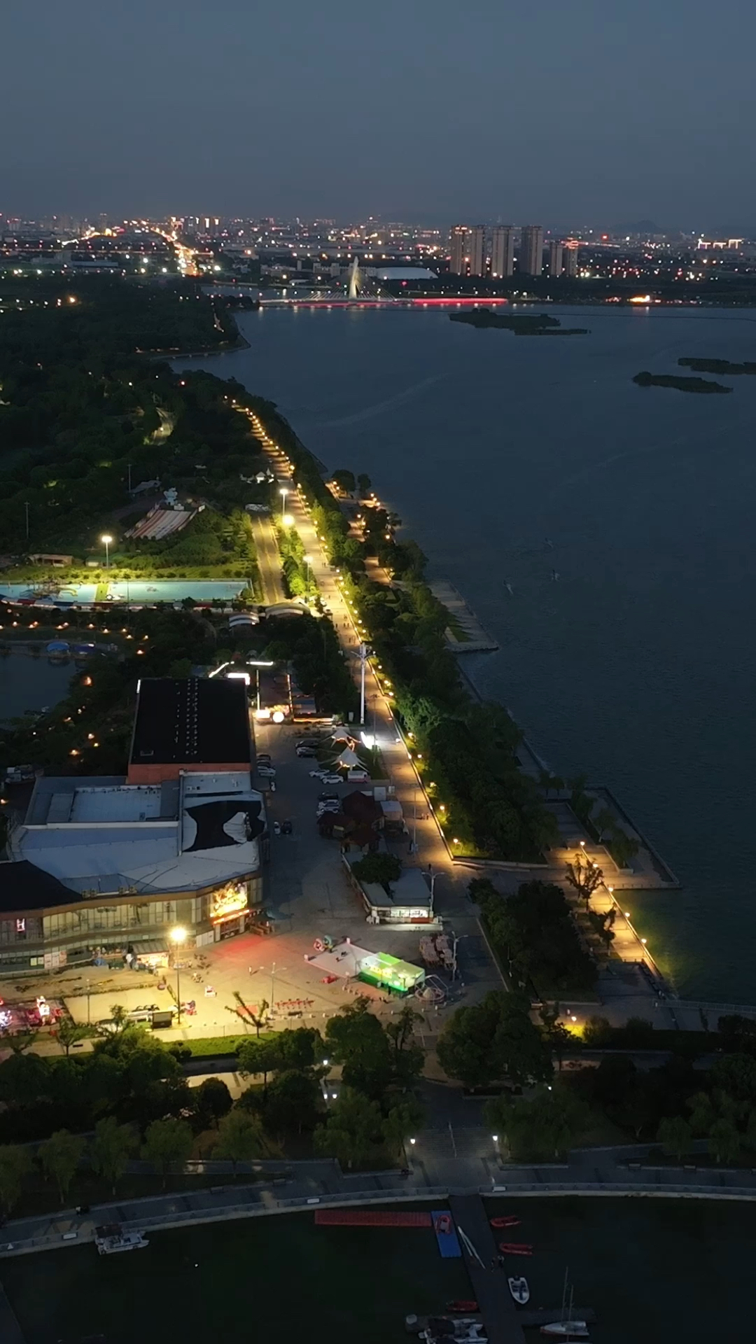 航拍常州西太湖揽月湾夜景,灯火辉煌美如画