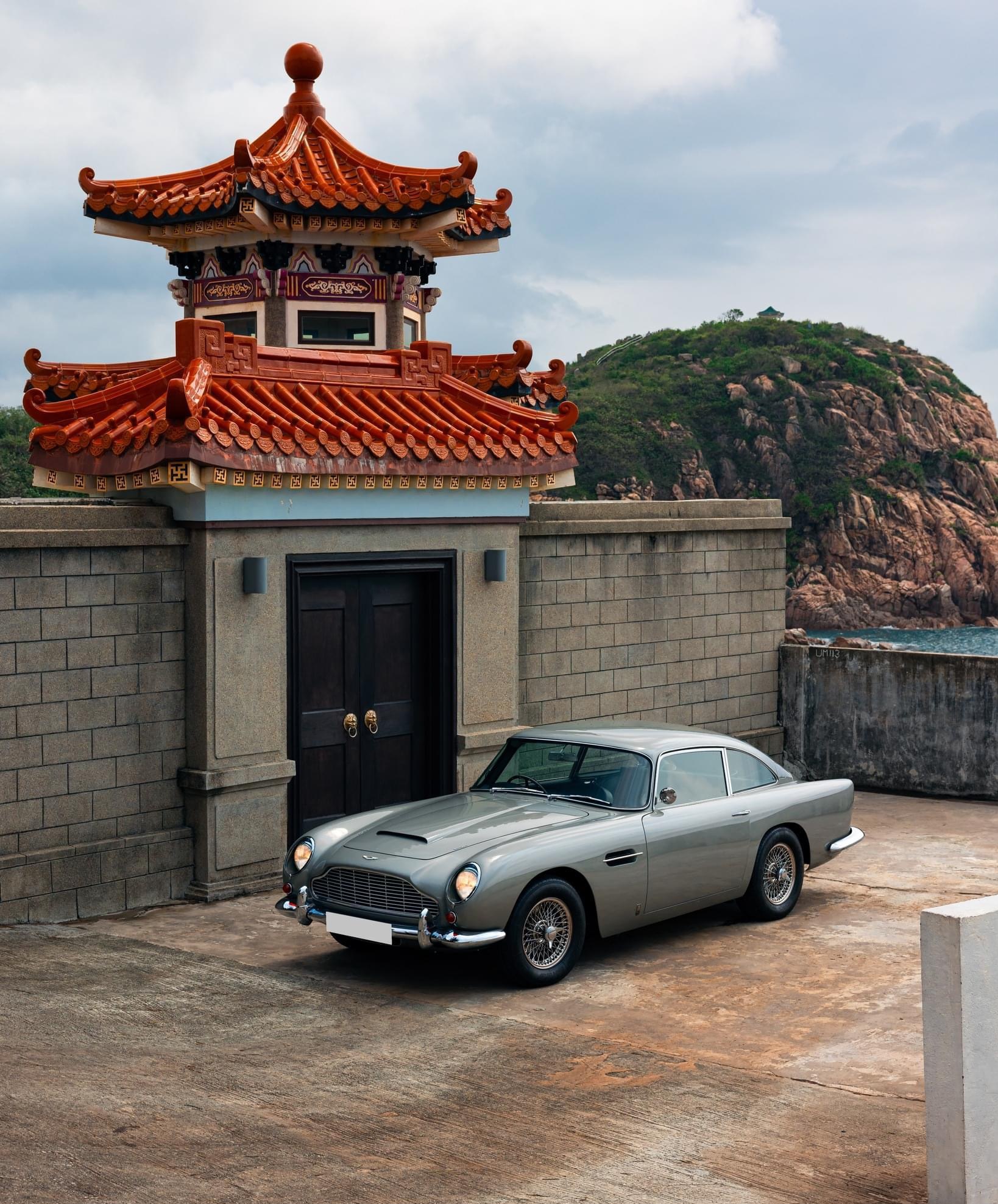 这辆经过原厂完美修复成出厂状态的阿斯顿马丁db5,太帅了!