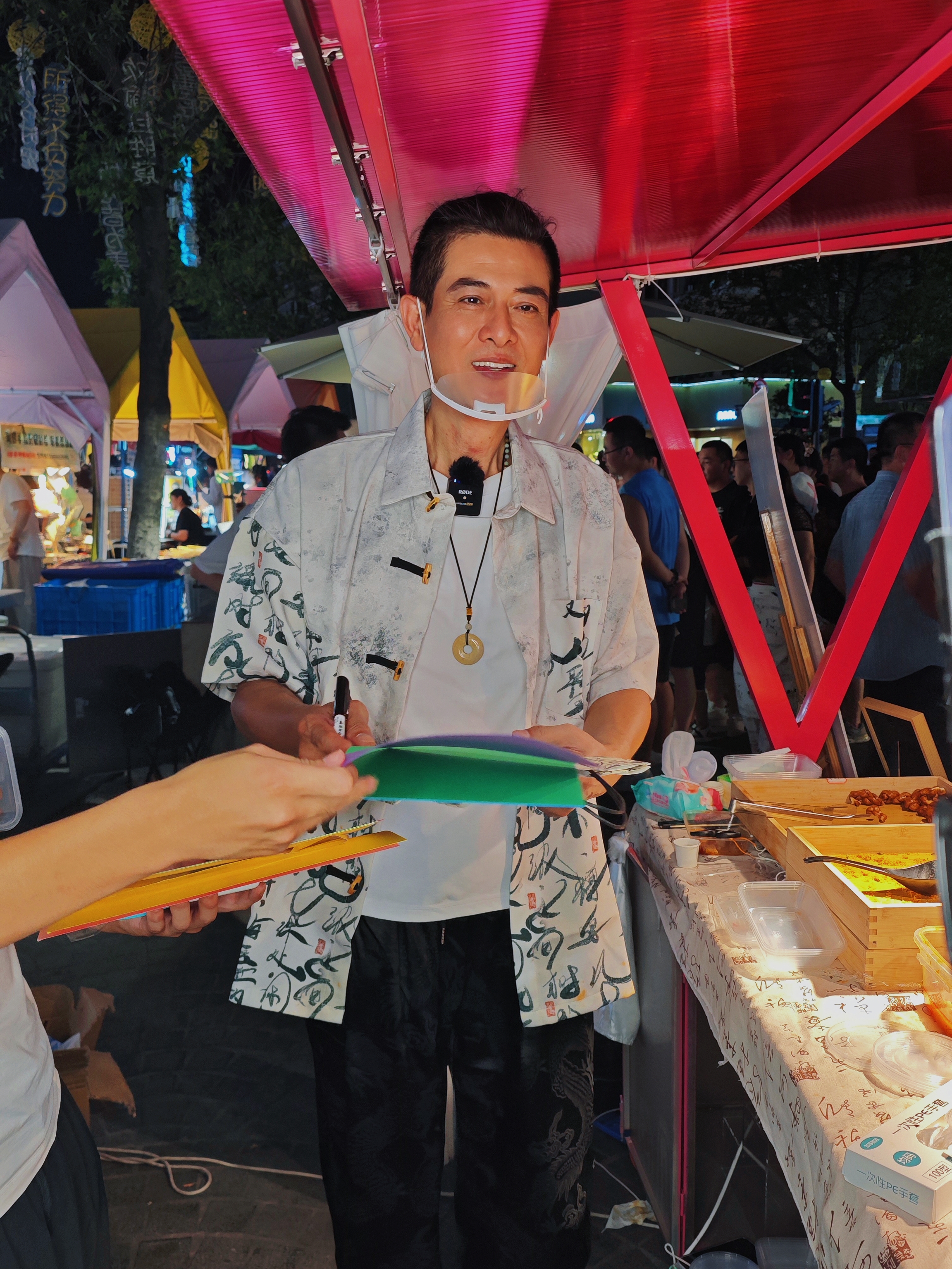 在新白娘子传奇中扮演翩翩公子张玉堂的李秉桦竟然也