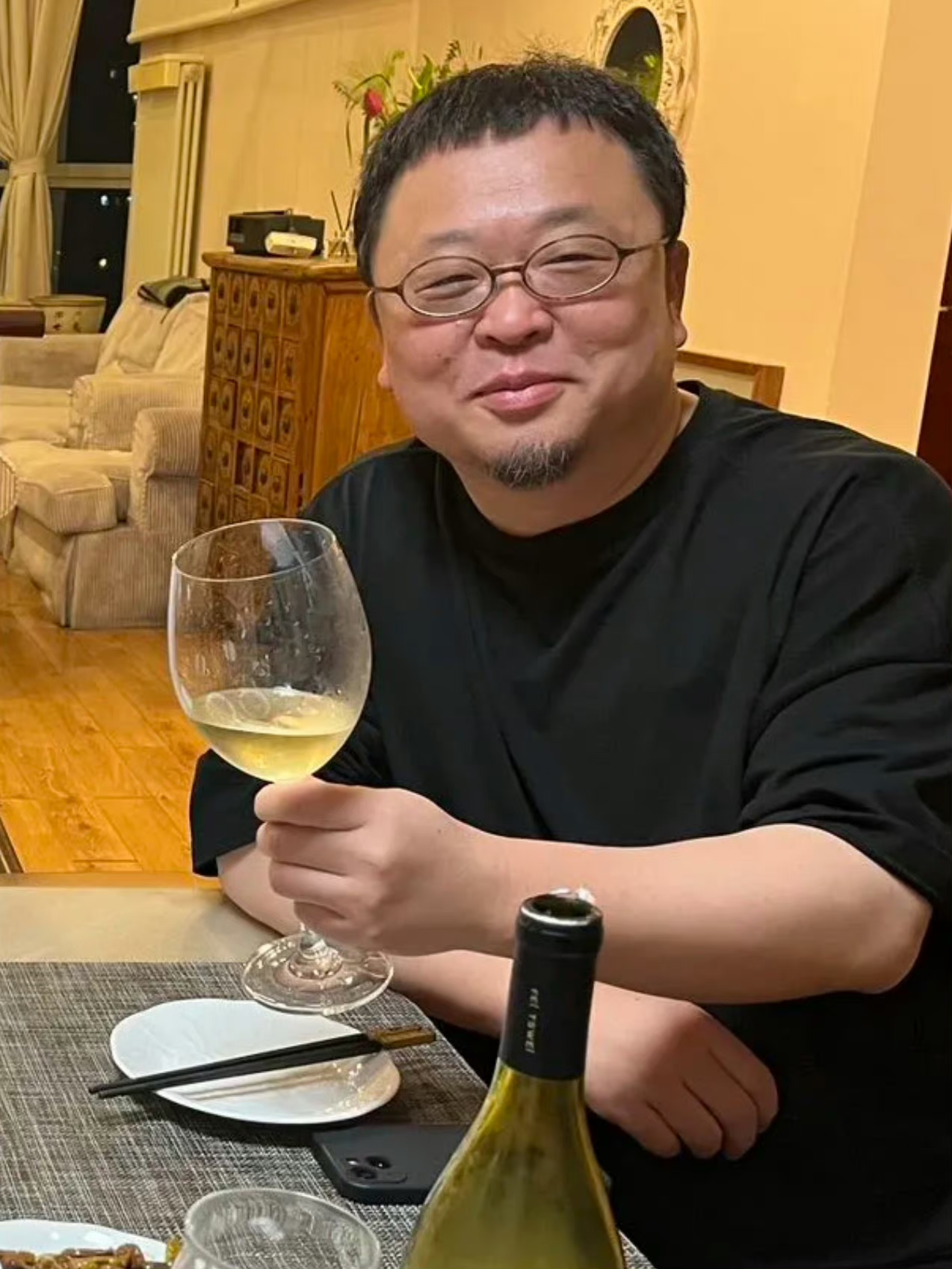 曾经吐槽iphone没想到罗永浩也用iphone?