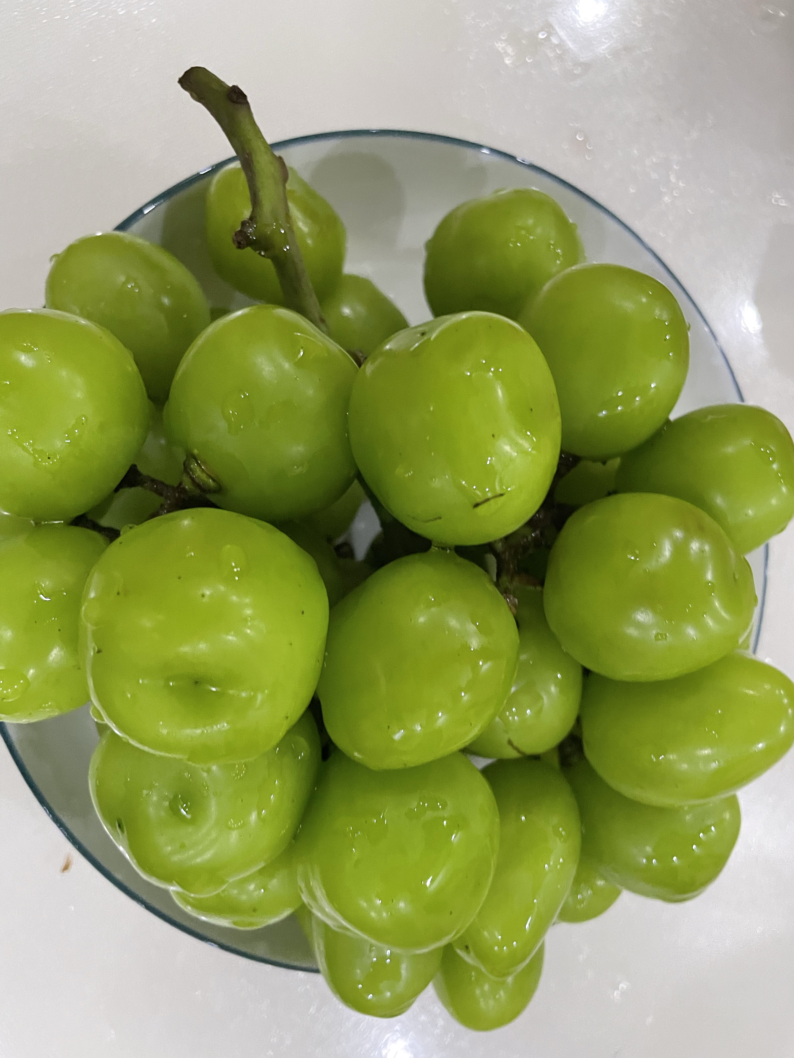 还有方的 个头挺大 吃着味道还行 但是不知道 总感觉不像葡萄