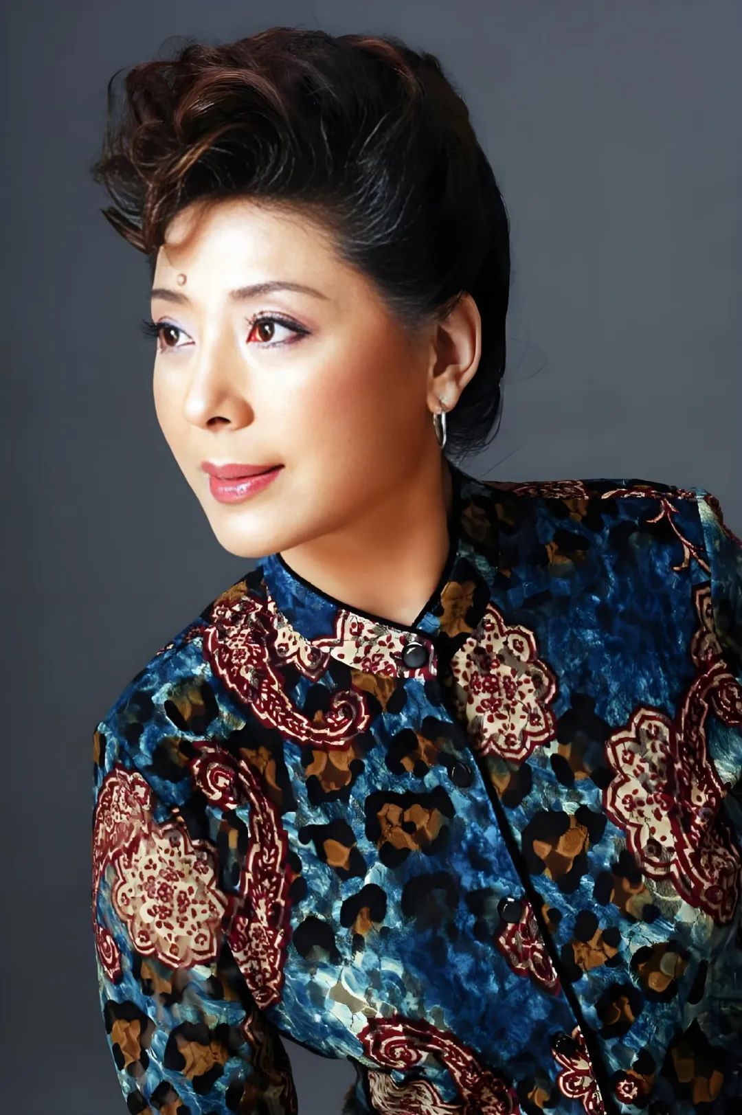 著名歌唱家关牧村:用心灵之歌,触动世界心弦