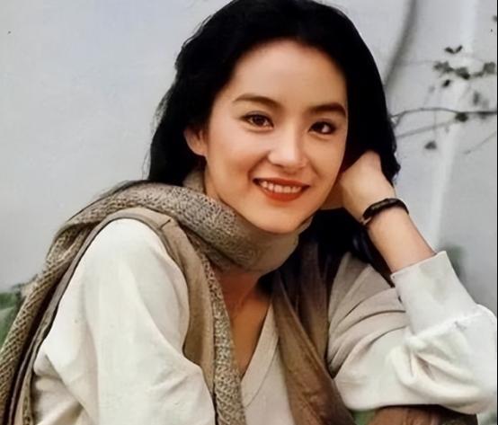 1973年,26岁已婚的秦汉爱上了18岁的林青霞,怀孕8个月的妻子邵乔茵