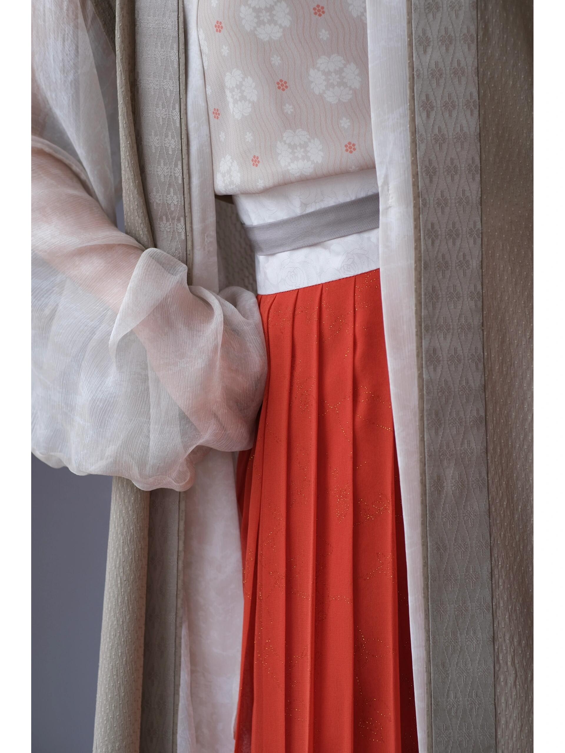 穿着率不算高 但不能少滴红裙子～ 	 #汉服分享# #我的宋制汉服