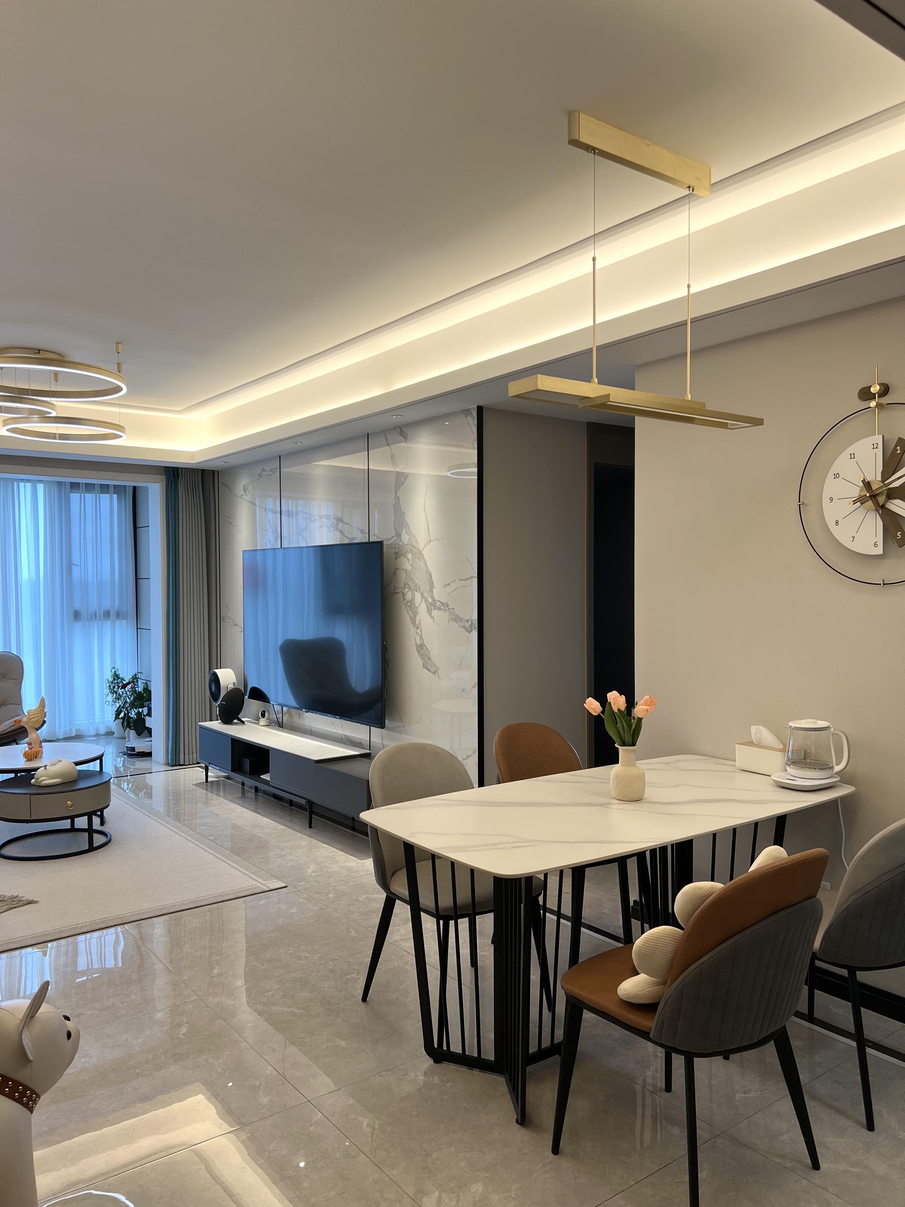 89平普通人的家简简单单很温馨 建筑面积108平 套内面积89平 开间3.