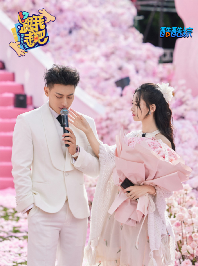 哎呀,说到黄子韬和徐艺洋,这事儿可真是让人眼前一亮,仿佛是夏日里的