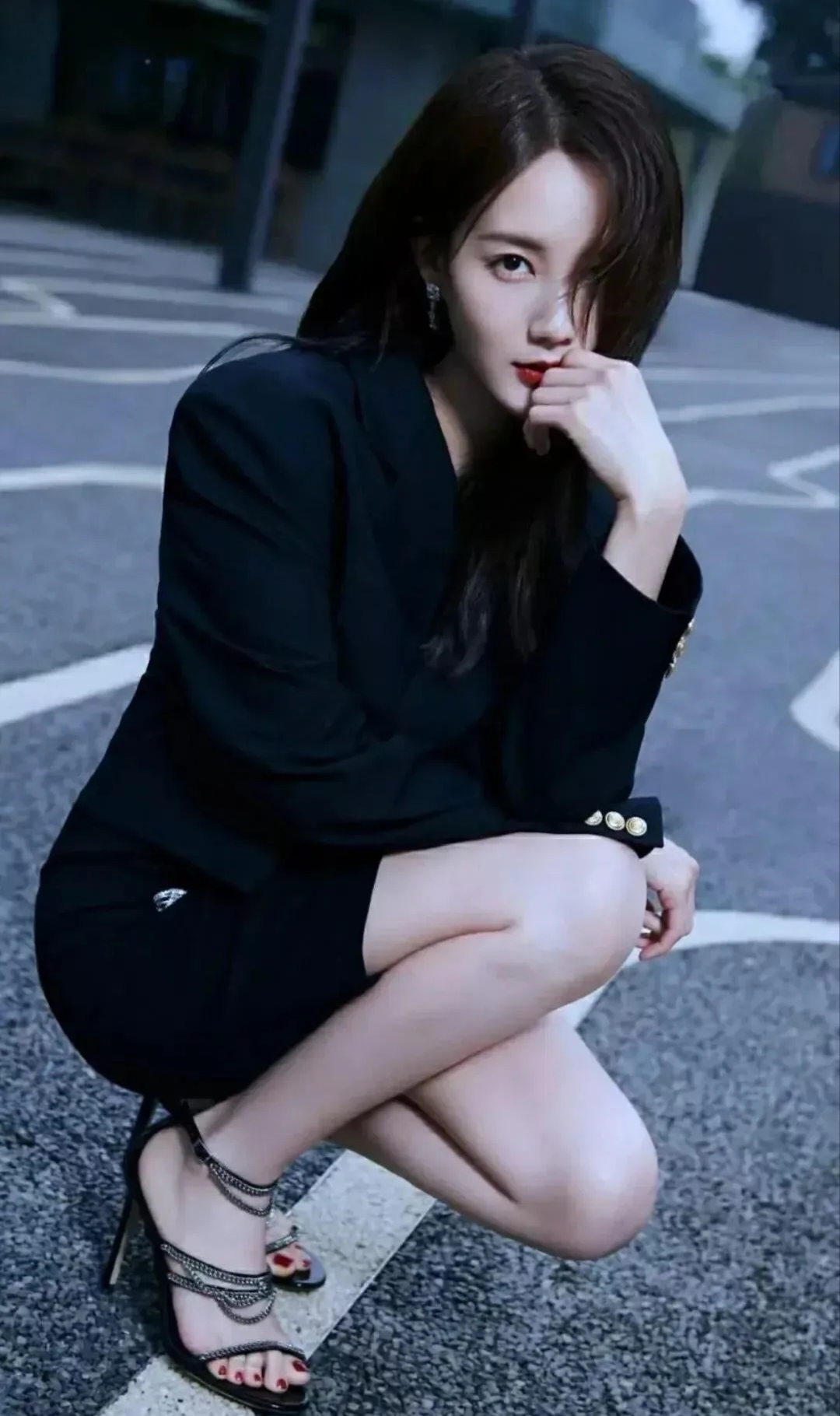 挠李一桐脚心
