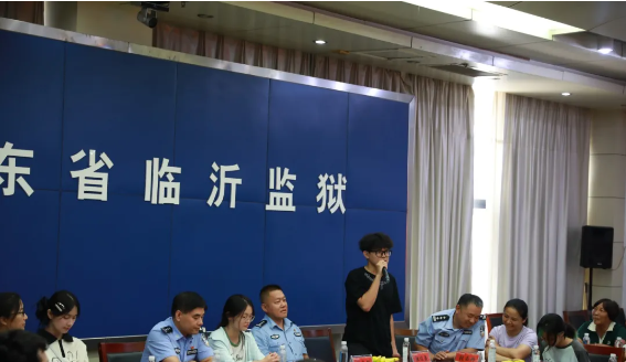 临沂监狱举办第九届干警职工子女新录取大学生座谈会