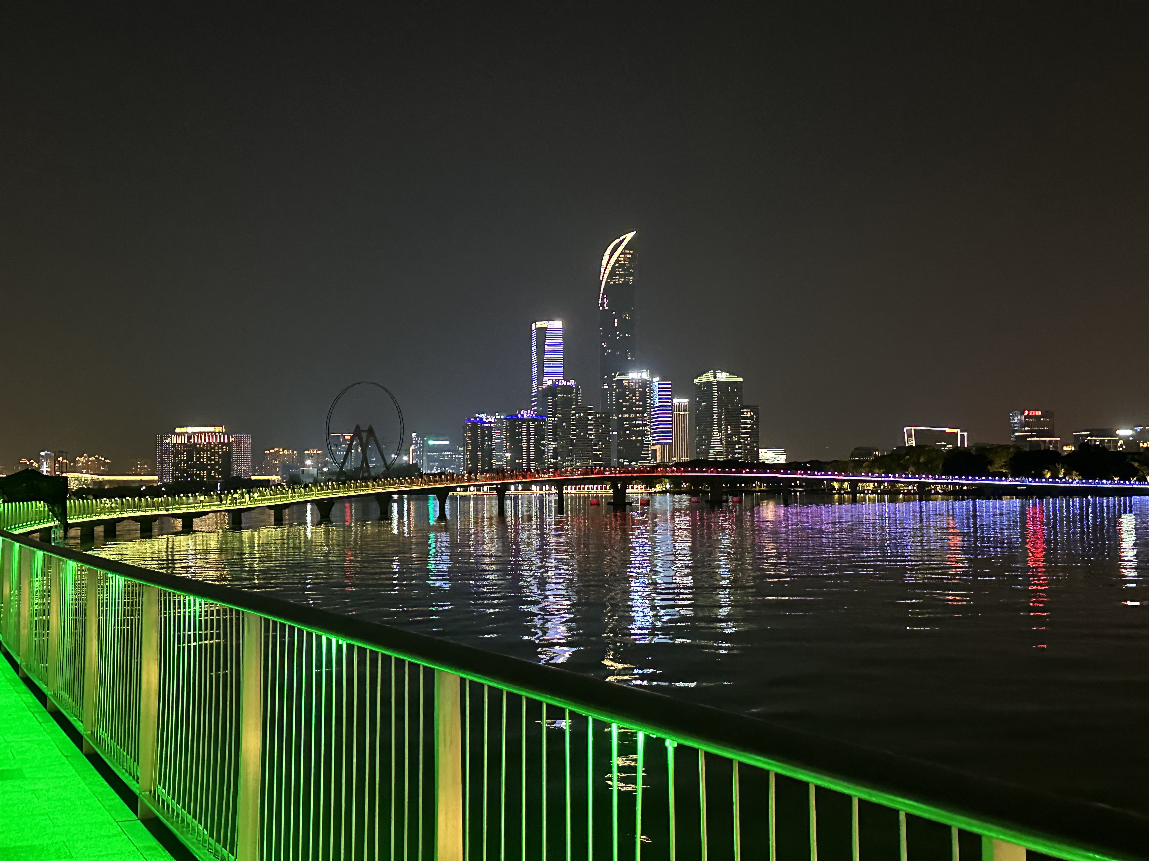 附近的夜景图片