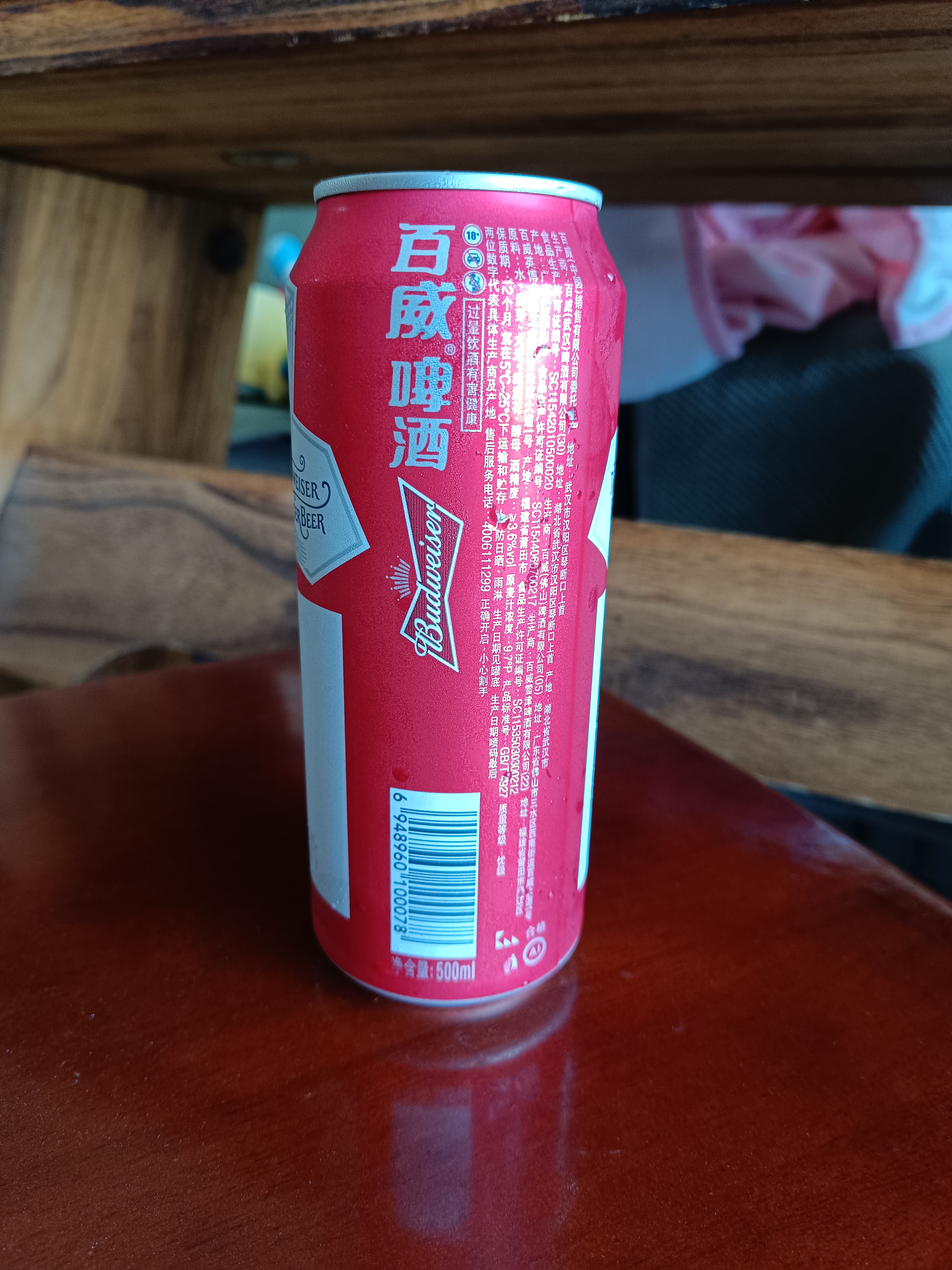 百威拉格啤酒有着经典醇正的浓郁麦香和独特的口感从味道方面来讲