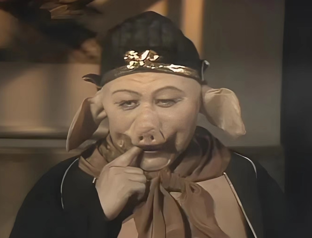 《西游记》里的猪八戒在高老庄三年都做了什么?