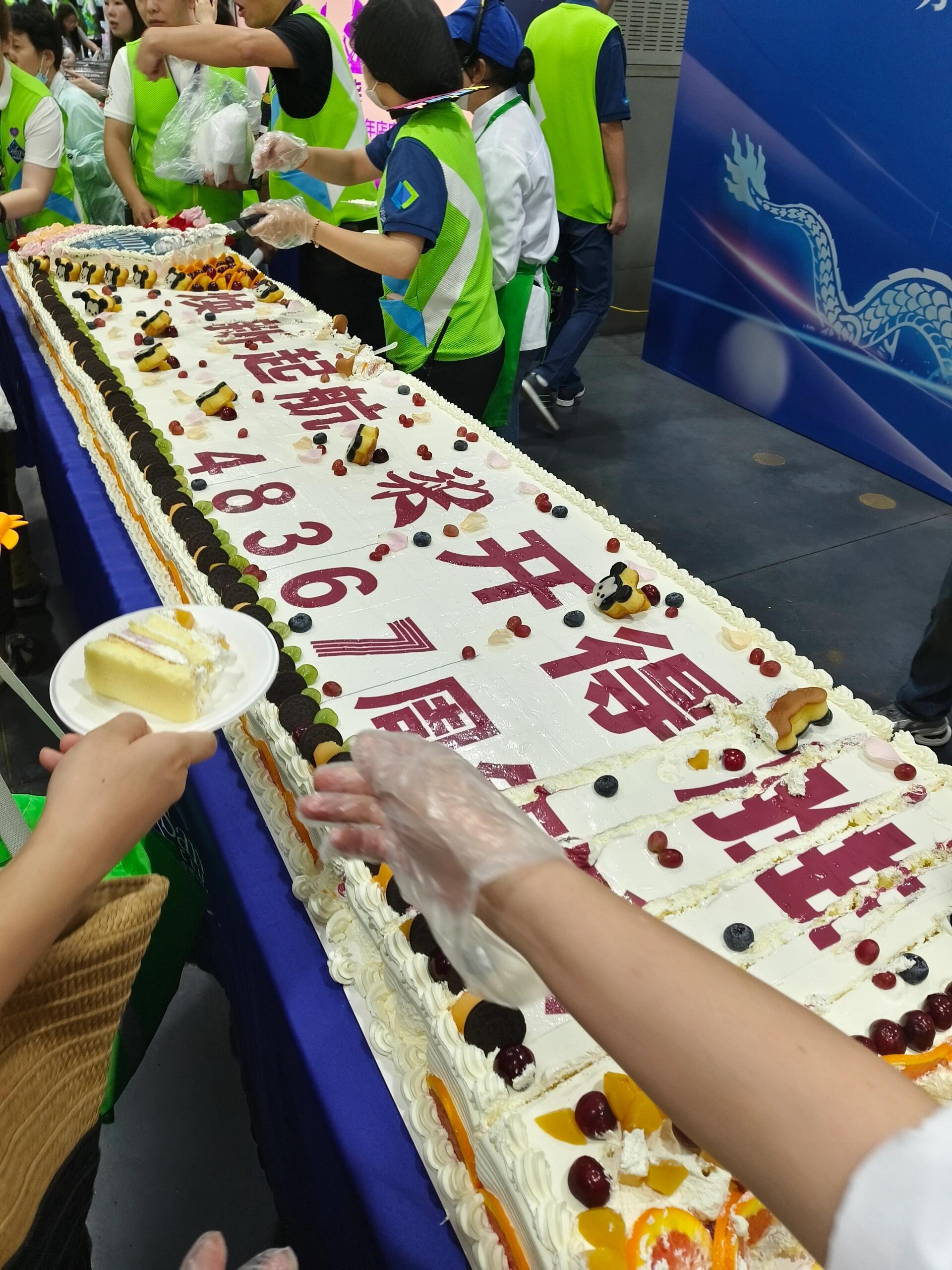 山姆7周年5米长的蛋糕你吃到了吗!