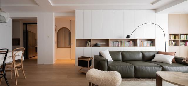 客厅作为家里唯一的活动区,通常都是以接待,休闲,视听功能为主的.