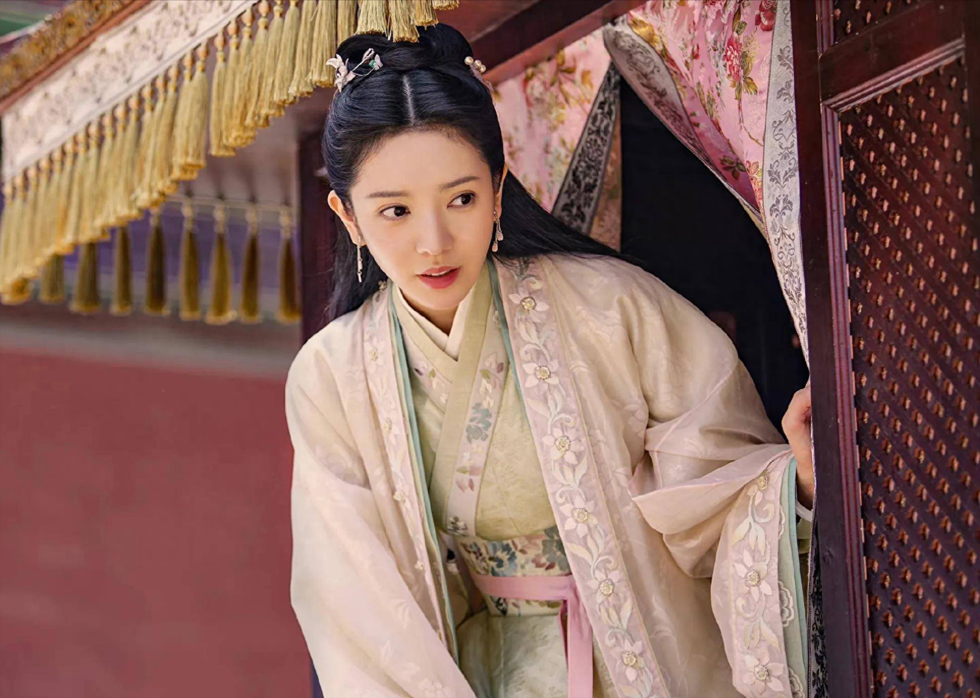 1402年朱棣登基,朝中勋贵很快臣服于朱棣,唯独朱棣的小舅子徐辉祖将