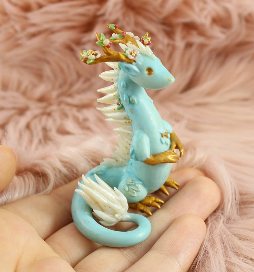 动物和植物的结合,太可爱了,主要材料是软陶,丙烯上色,定型,最后刷上