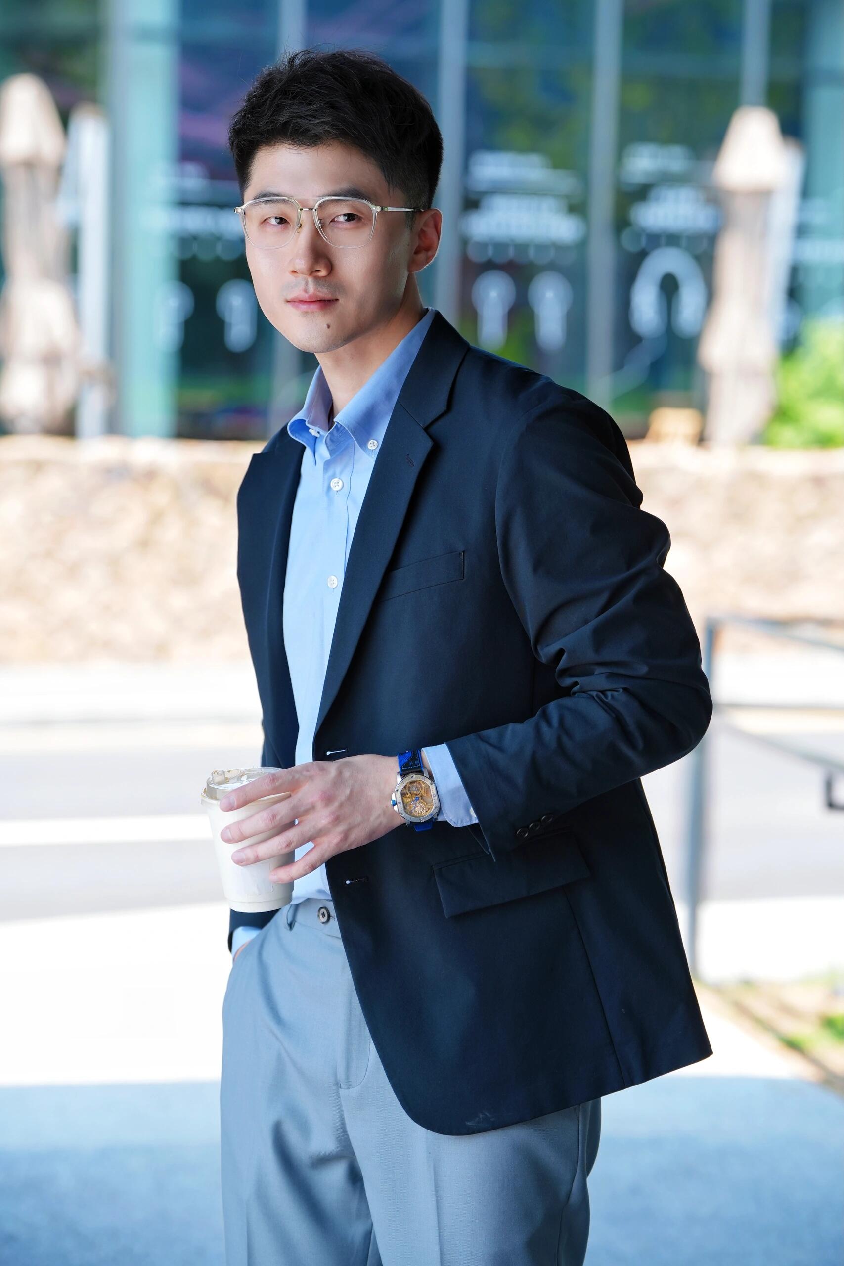 斯文帅气的型男帅哥,成熟稳重有魅力