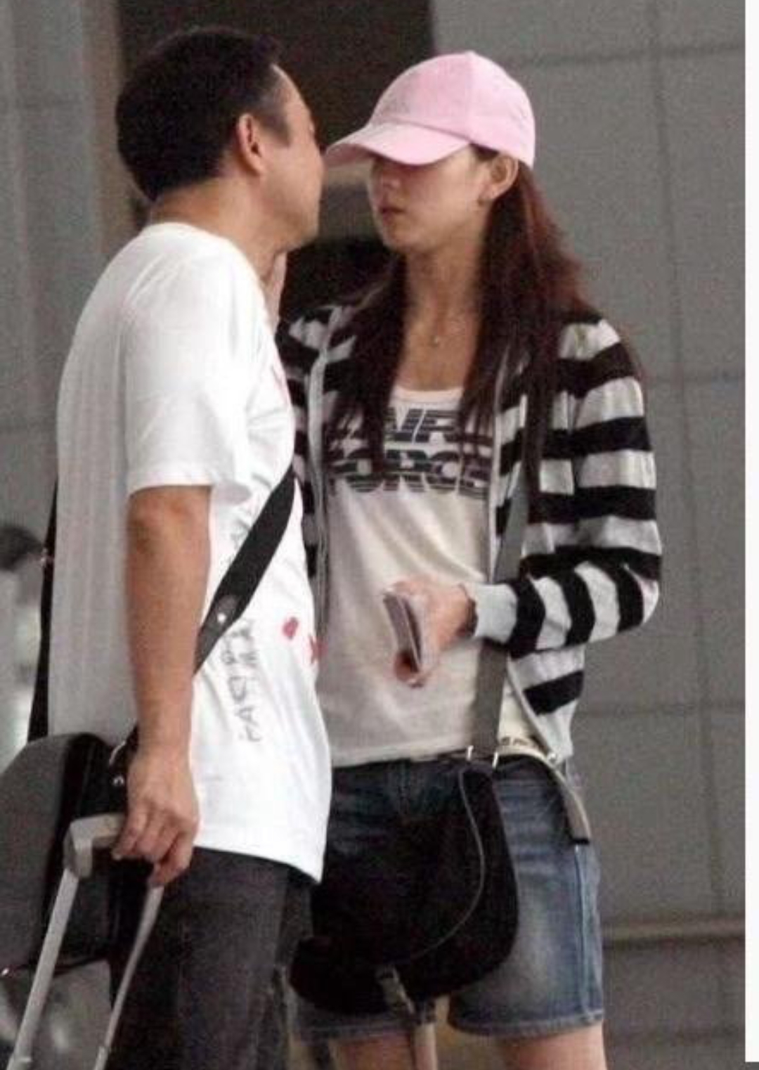 胡静和她那有钱的老公是不是闹别扭了 ,低调吃瓜,毕竟家家有本难念的