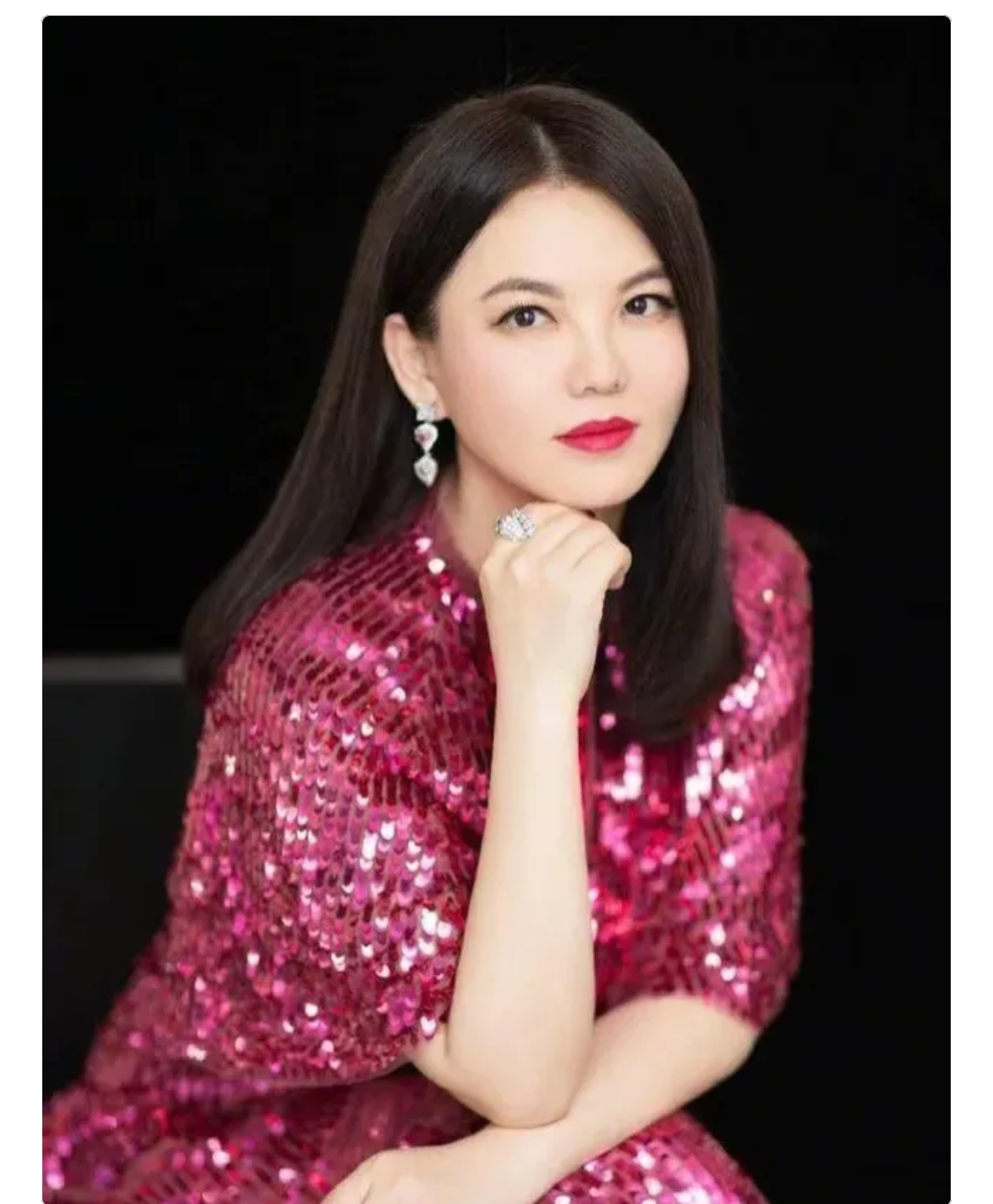 我真觉得李湘是穿越来的.