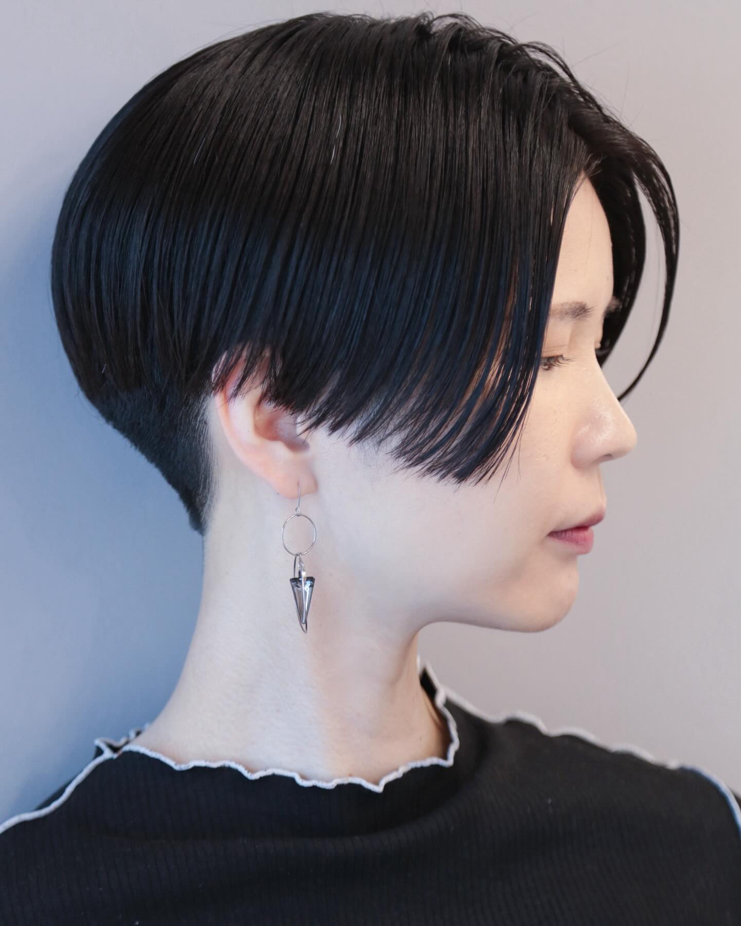 女士推边短发利落显年轻时尚新潮流