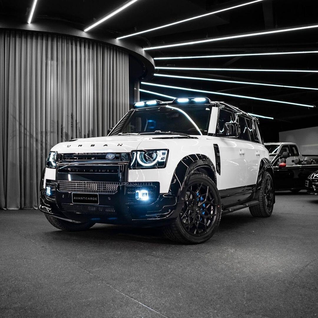 urban套件的富士白路虎卫士,越野车迷中的天花板车型,搭配22寸轮毂,实