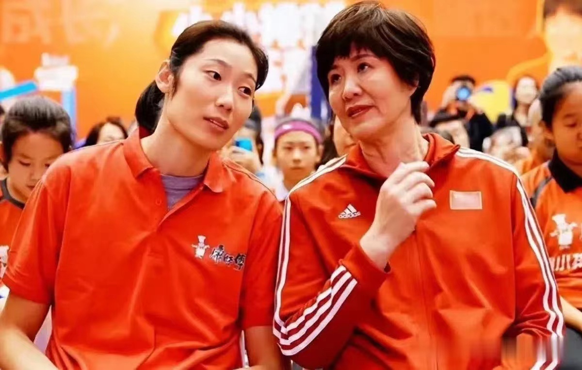 1,首先,她将毫不犹豫地派朱婷和李盈莹携手出战,这两位强大的球员