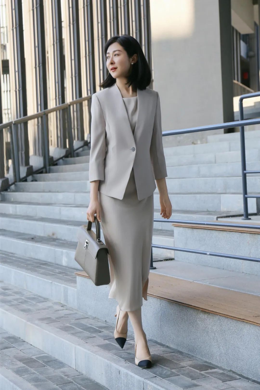 温婉的气质令人着迷,那是经历生活洗礼后的从容与淡定#居家少妇