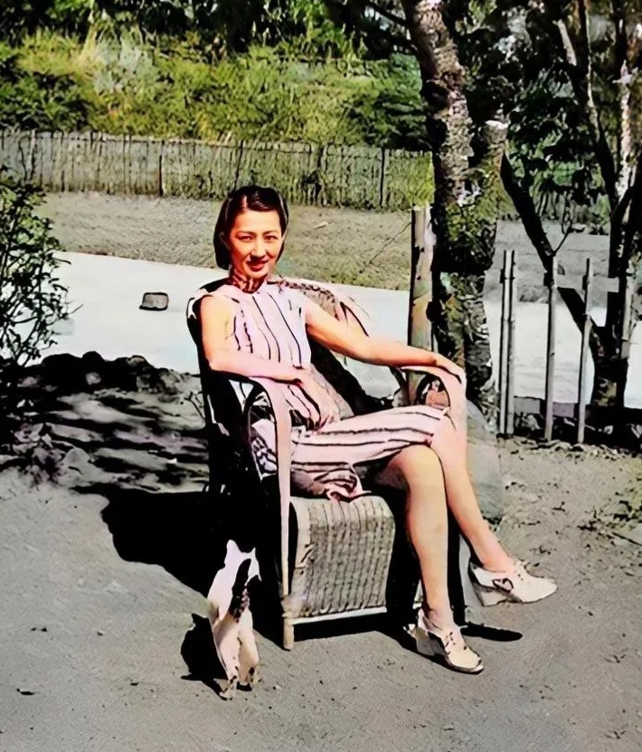 这张照片中的女人是民国时期的风云人物赵一荻.