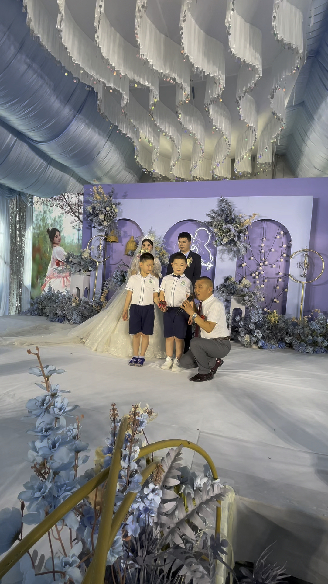 村里婚礼现场,小花童真可爱