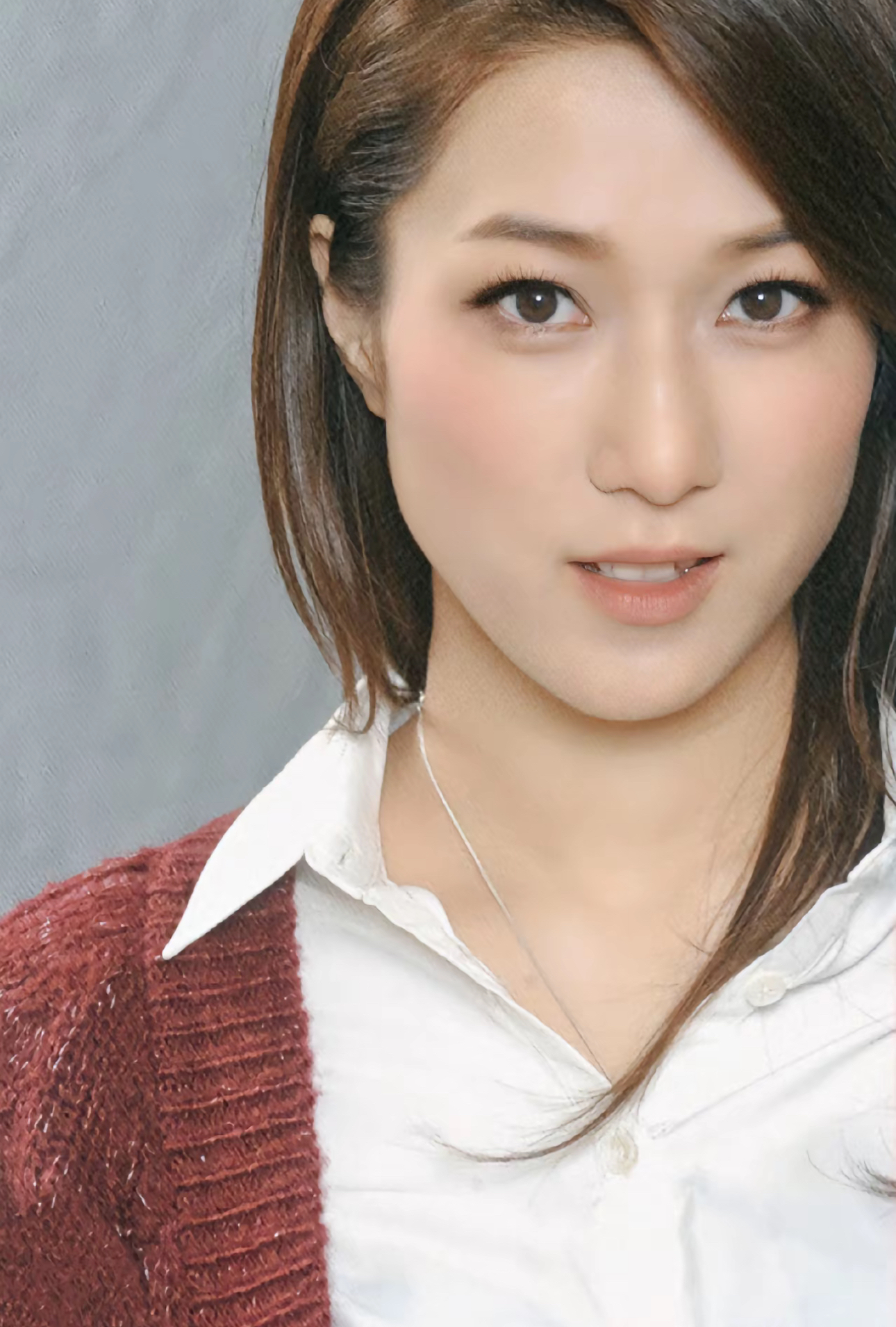 40岁突然宣布全面复出,引人热议: 此前,钟嘉欣被加拿大华人网友拍到