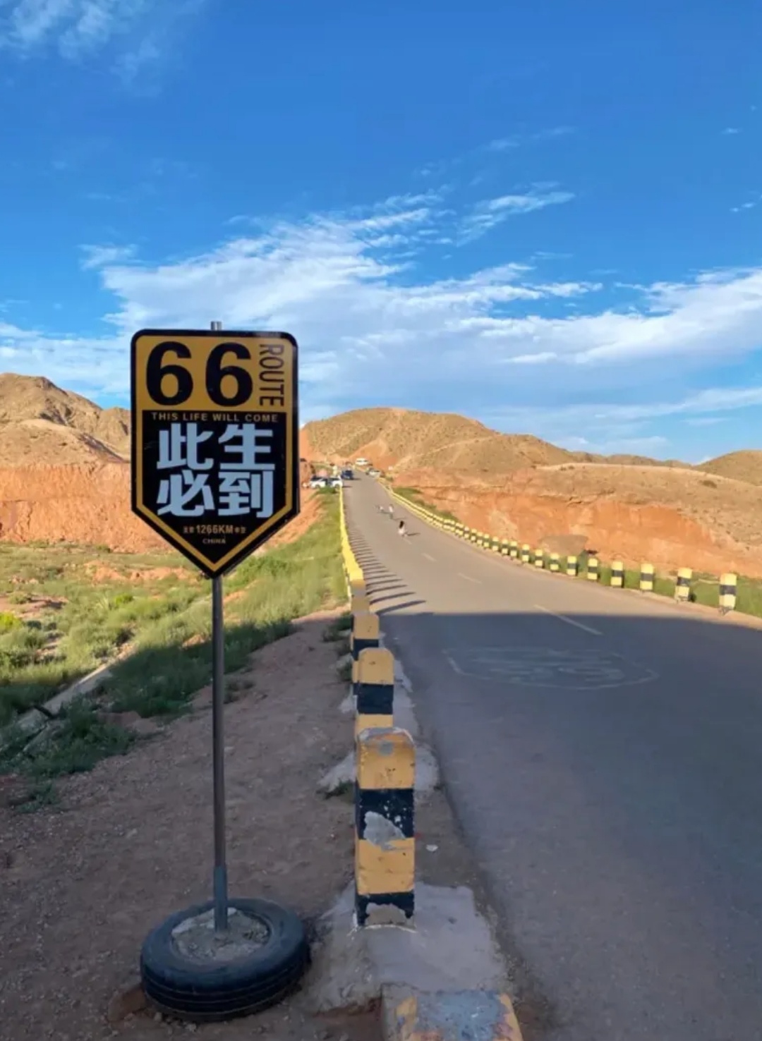 银川,简称"银",别称"凤凰城",作为宁夏首府,曾是古时丝绸之