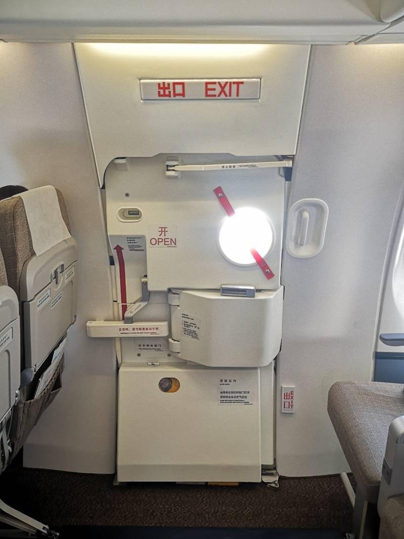 飞机坐哪里的位置比较好?观景,舒适,安全,你最看重哪个?