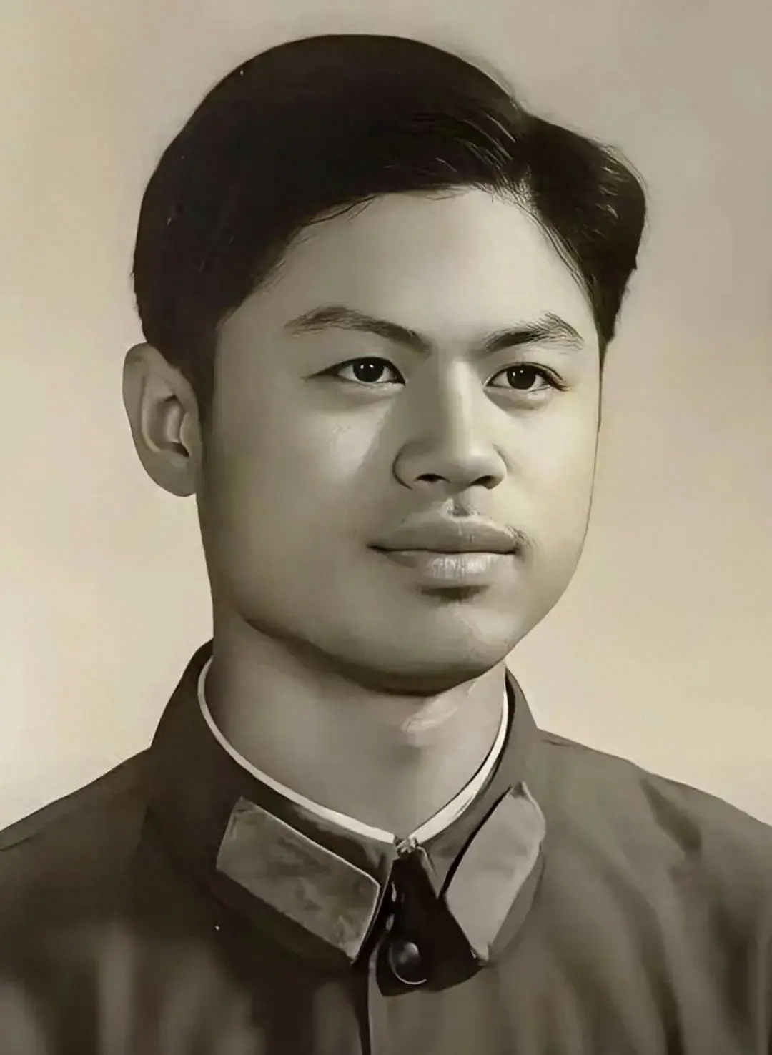 你小子想得美!我刚踏进派出所大门,就听见所长的咆哮声震得房顶直抖