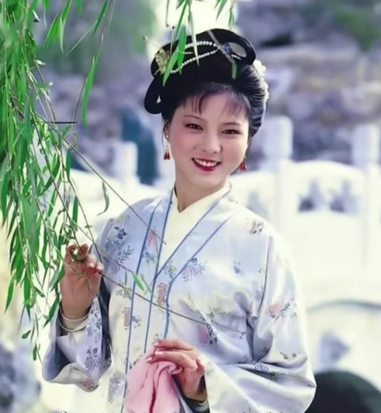 王扶林导演非要把袁玫"化丑",当年的袁玫漂亮到欧阳奋强不敢看