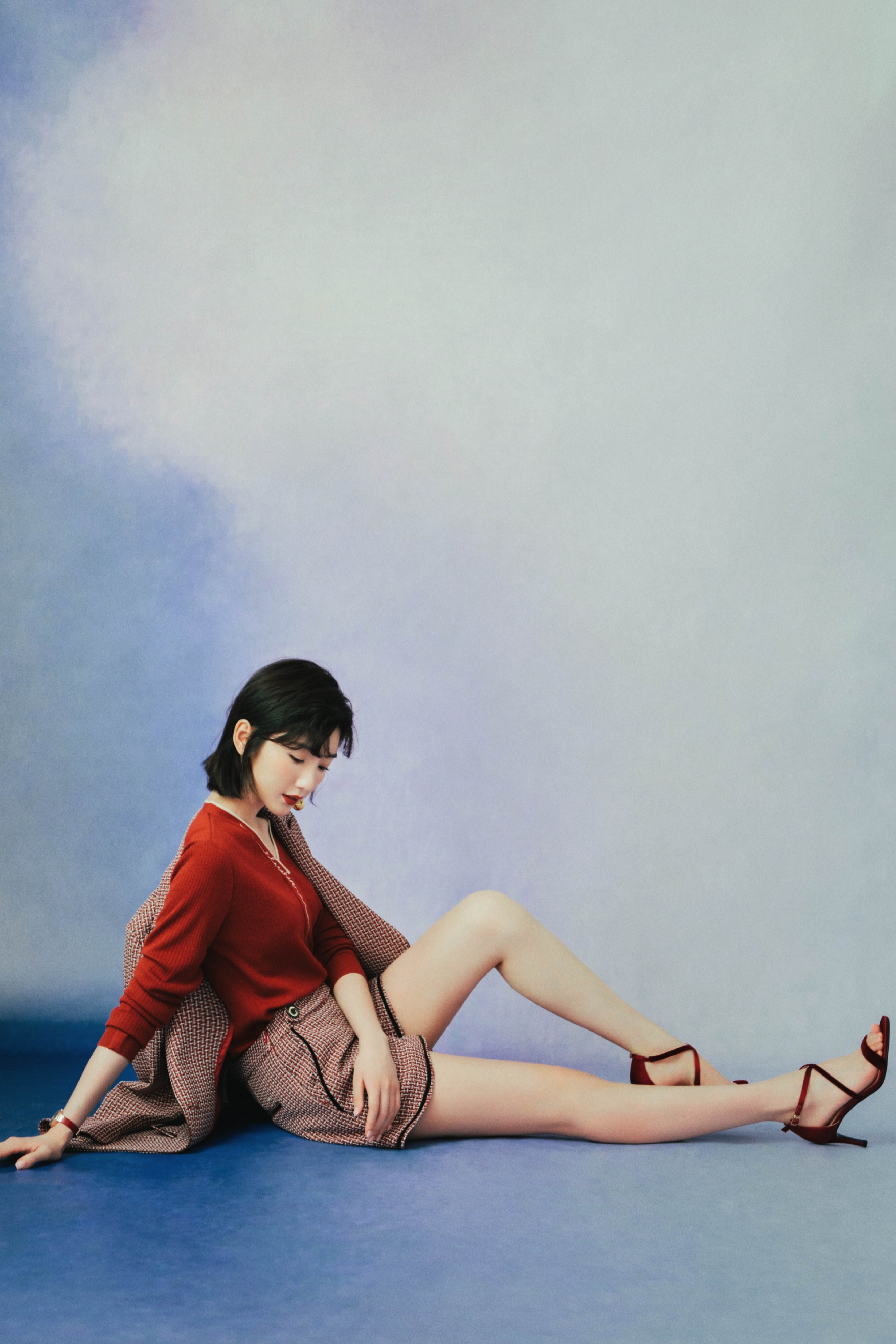 毛晓彤裙装魅力无限,美腿高跟点亮全场,妆造精选绽放女性光彩