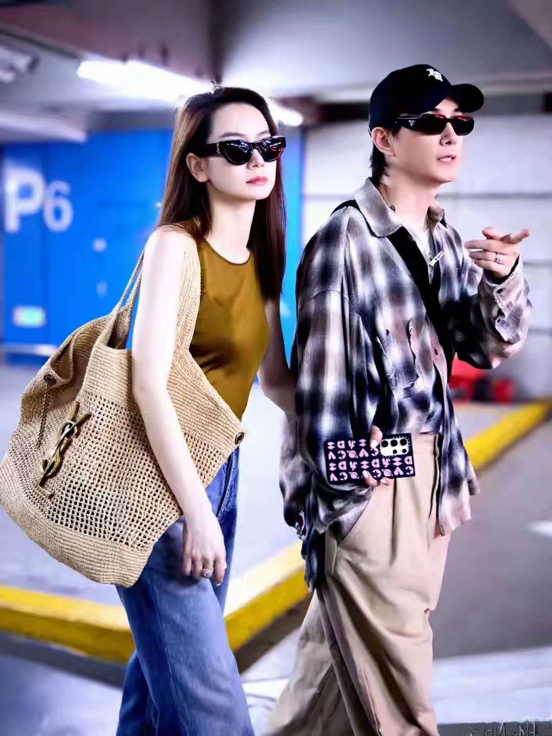 李承铉与戚薇生来时尚与美观实足的一对演员,看着就让人觉得好嗨哟,太
