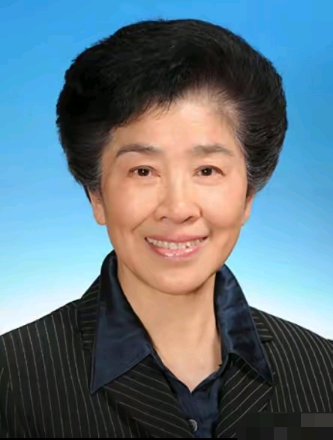82 岁的女院士缓缓走来,然而,令人意想不到的事情发生了