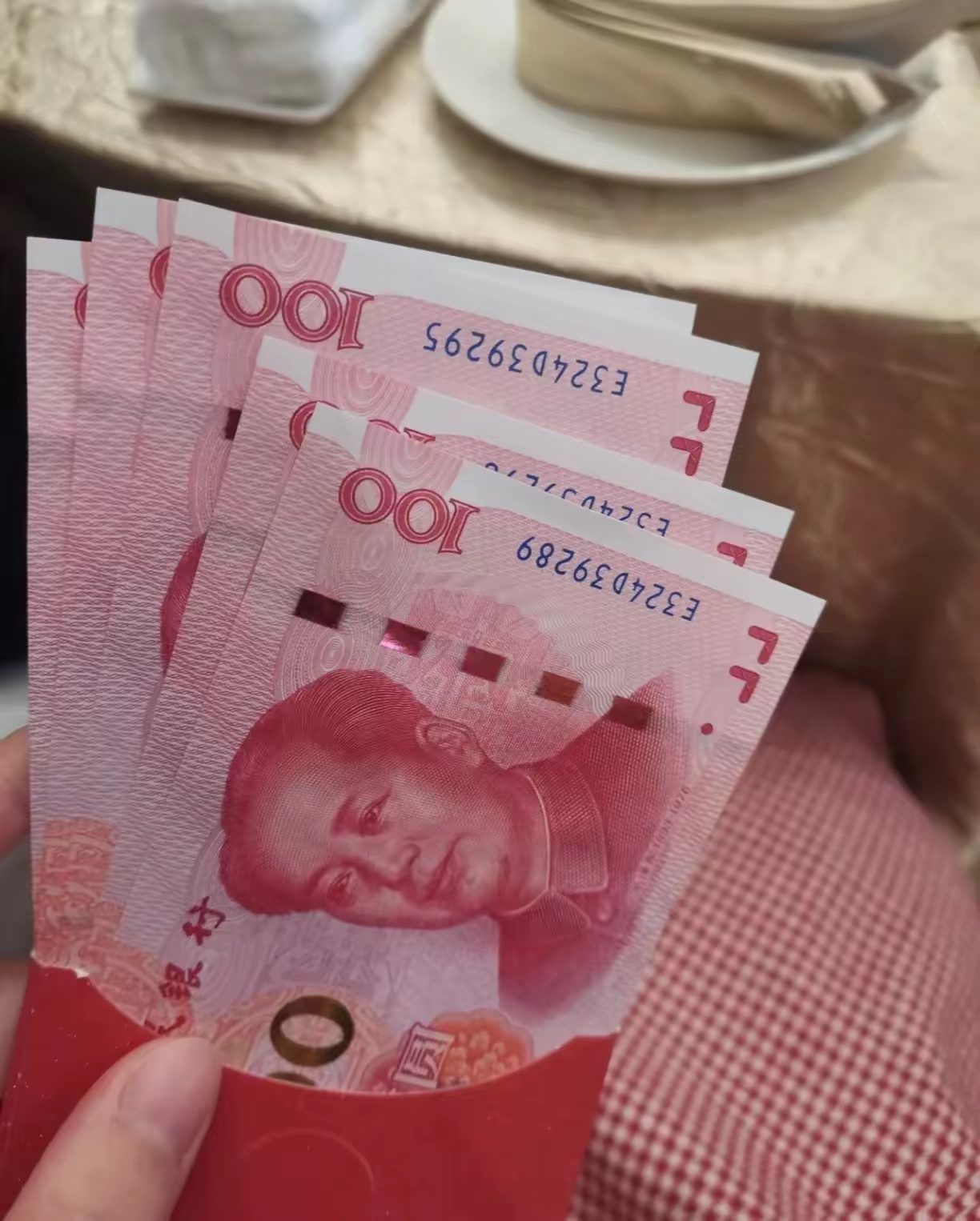 昨天我儿子生日喊了她爷爷奶奶来家里庆祝一下来