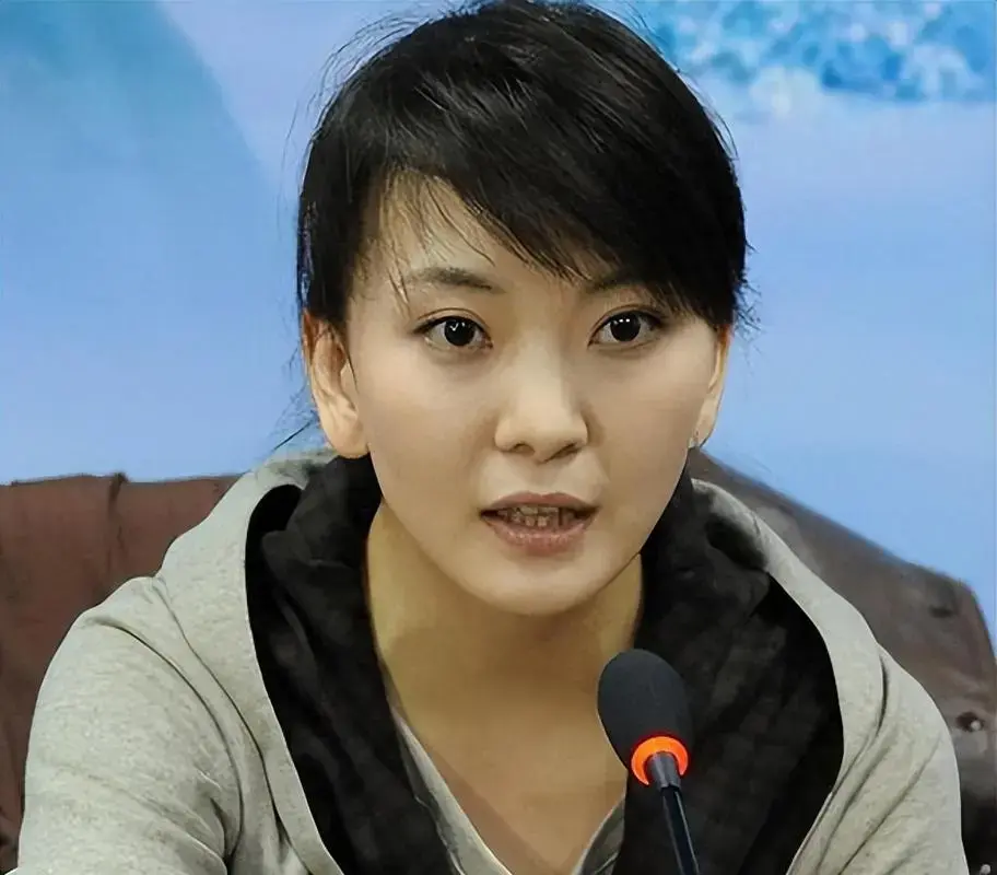 守护初恋10年,走红后却和离异带娃的钱琳琳结婚,张译到底图什么