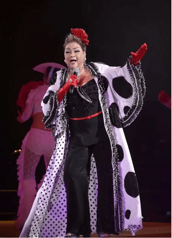 科尔德罗)相信很多人都会在脑海中,回响起她那首