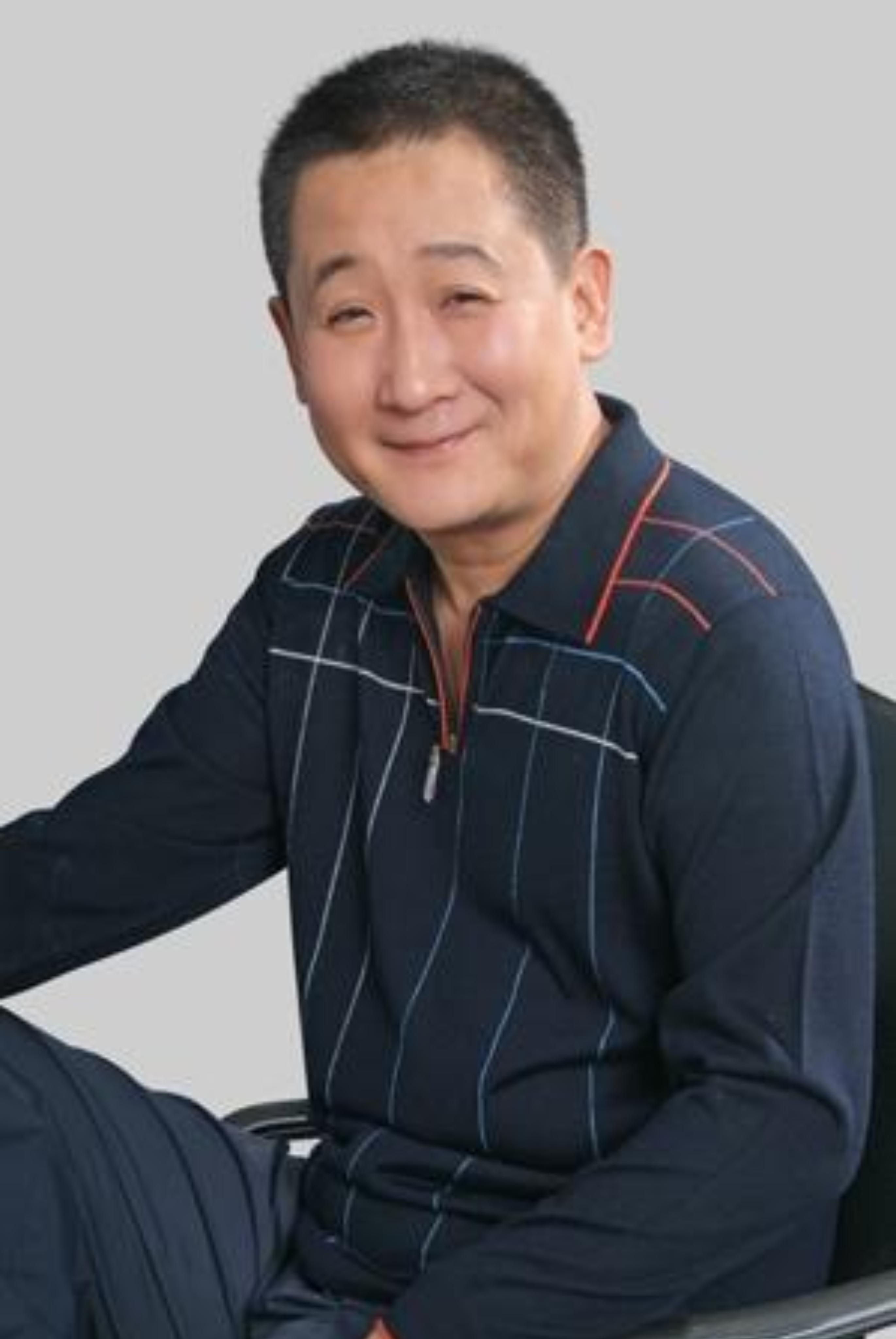 梁天出身书香门第,家里都是文化人,就他连高中都没考上,工作也不咋样.