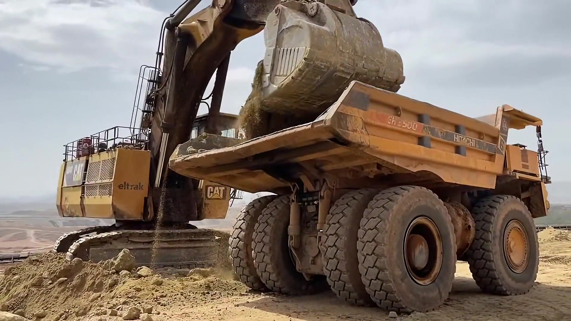 卡特挖掘机挖机视频挖机挖机视角工程机械