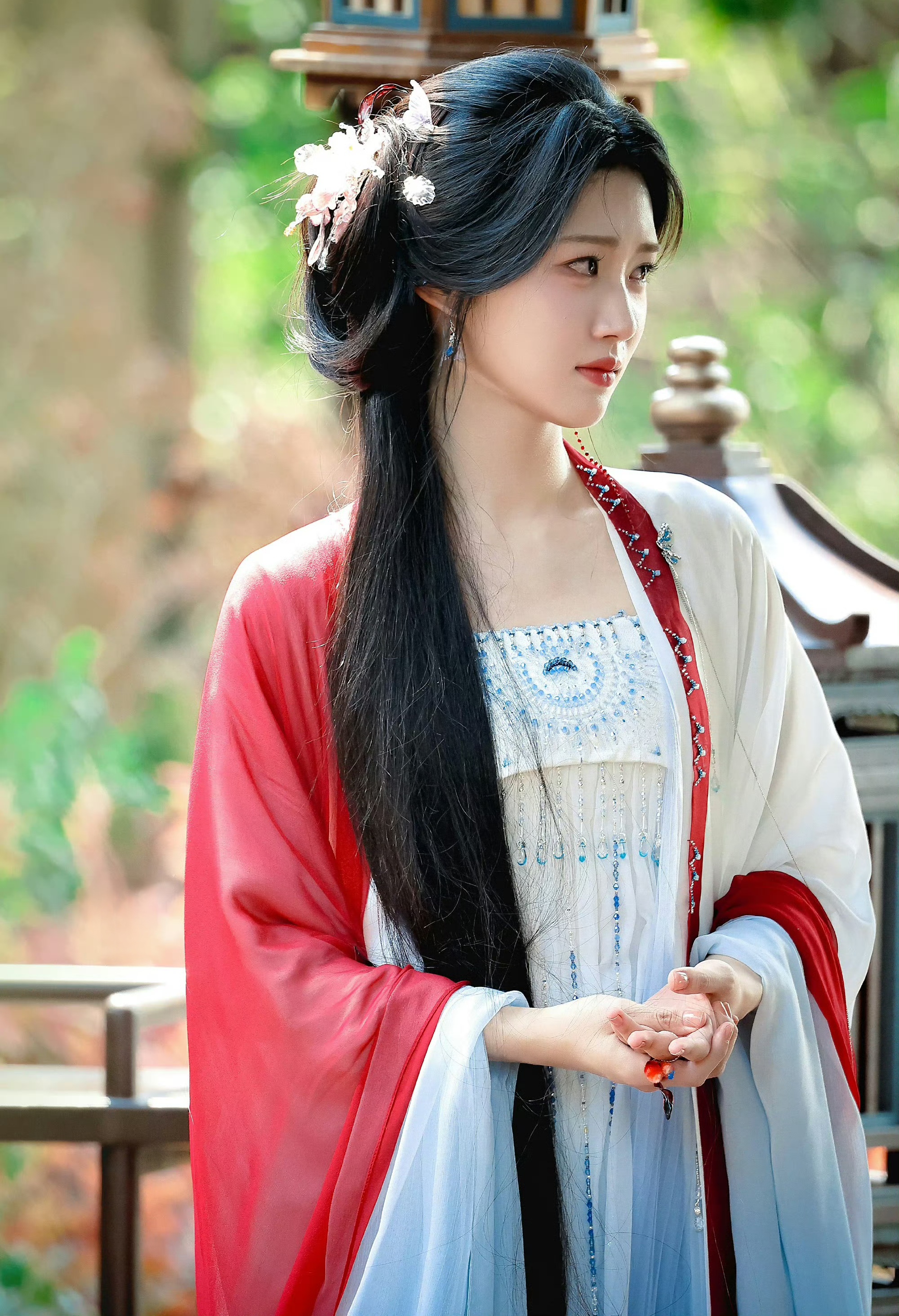 侯明昊卢昱晓两人主演的《入青云》卢昱晓自从演完《云之羽》之后