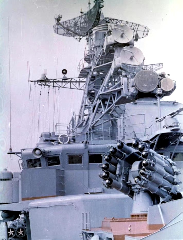 舰船欣赏:前苏联海军装备的克里瓦克i型护卫舰,该舰以反潜武器为主