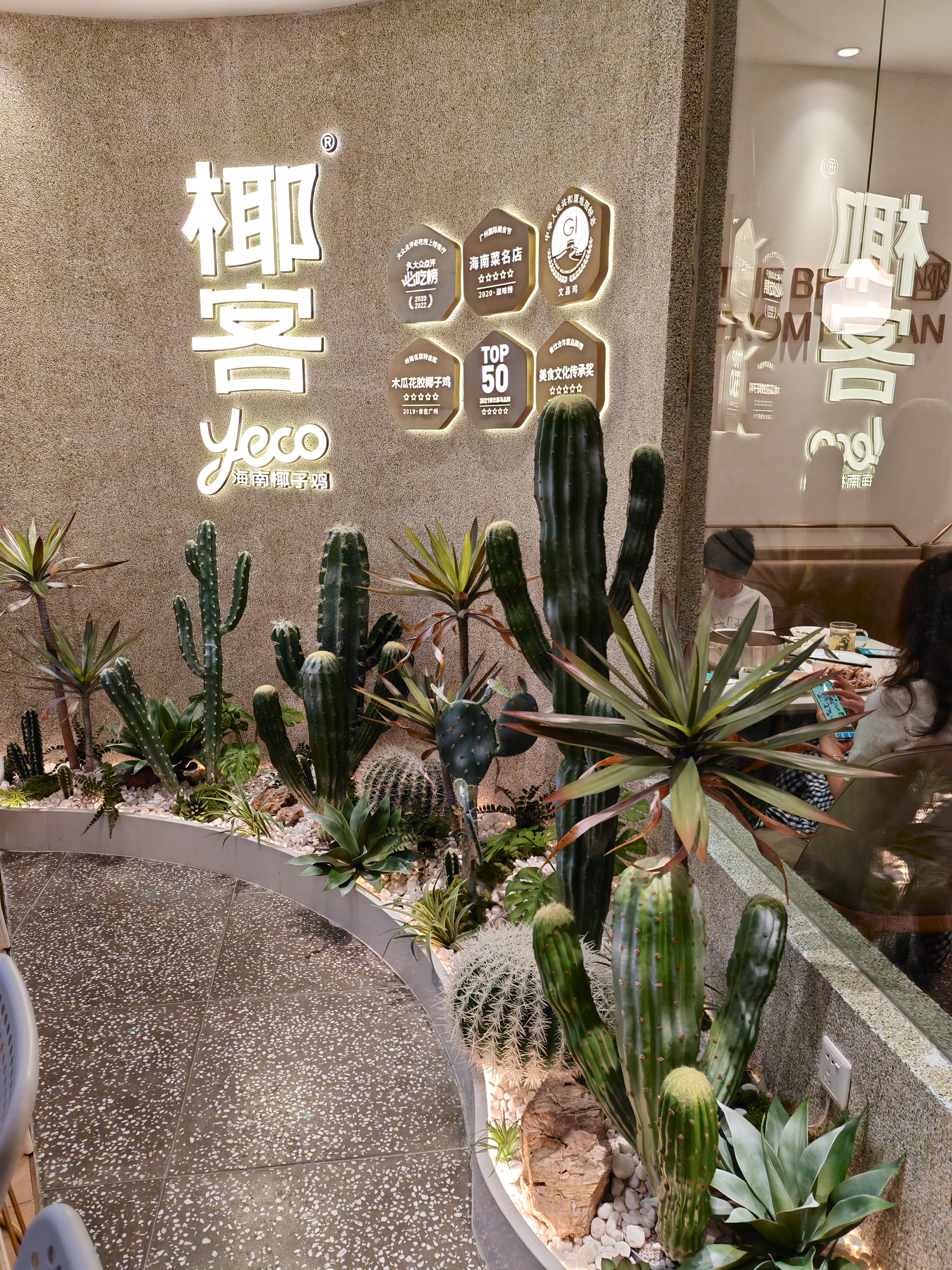 在这个世界上,许多事情让人感到疲惫和